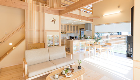 木の香りに満ちた空間