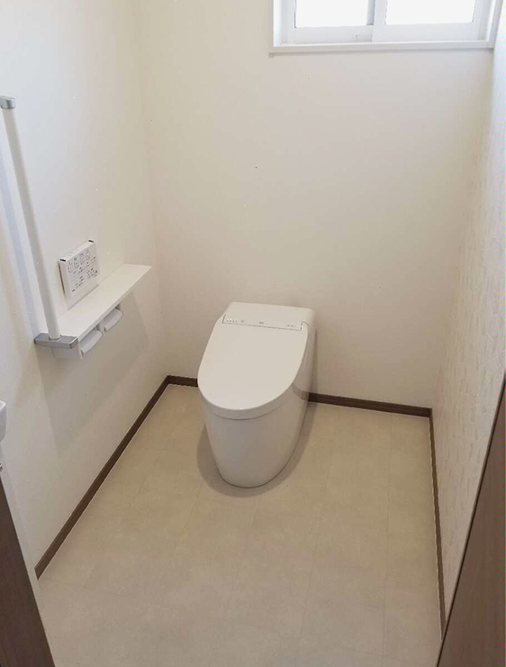 シンプル機能で使いやすい、ウォシュレット一体型のトイレにいたしました。